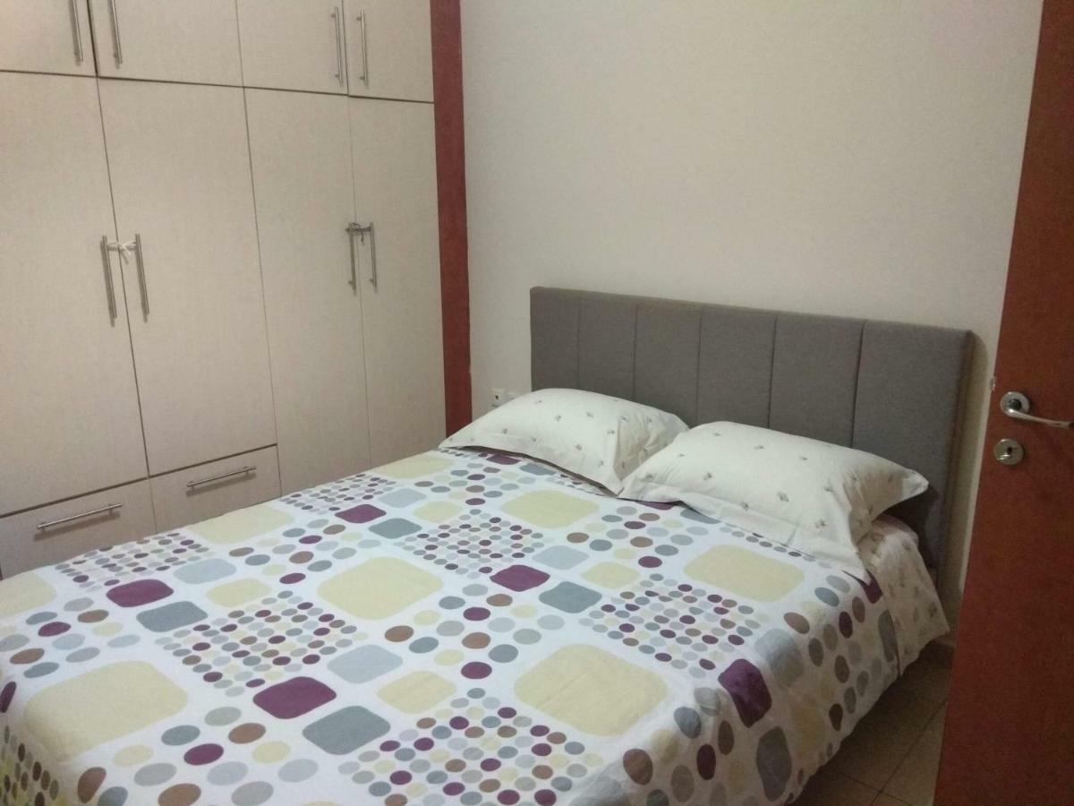 Airport Family House Apartment อาร์เตมีดา ภายนอก รูปภาพ