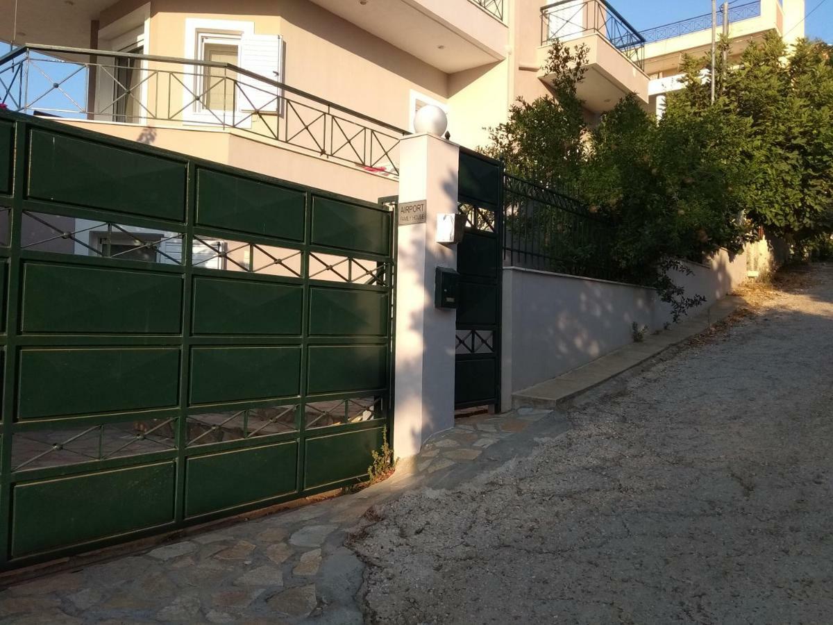 Airport Family House Apartment อาร์เตมีดา ภายนอก รูปภาพ